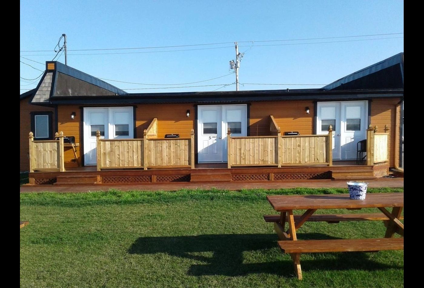 Terrain du motel donnant sur le fleuve Saint-Laurent